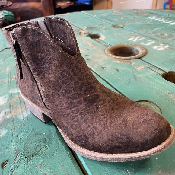 Brown leopard suede booties - Picture 2 of 5